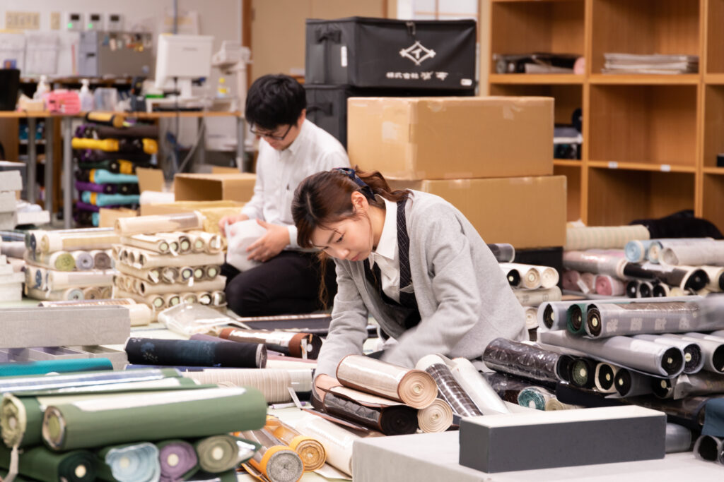 従業員が作業している様子